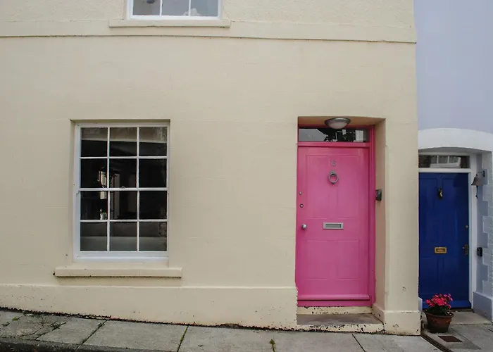 16 Courtenay Street